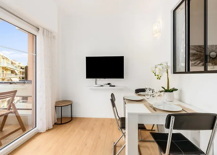 Castel - Agreable Deux Pieces - Centre Apartamento